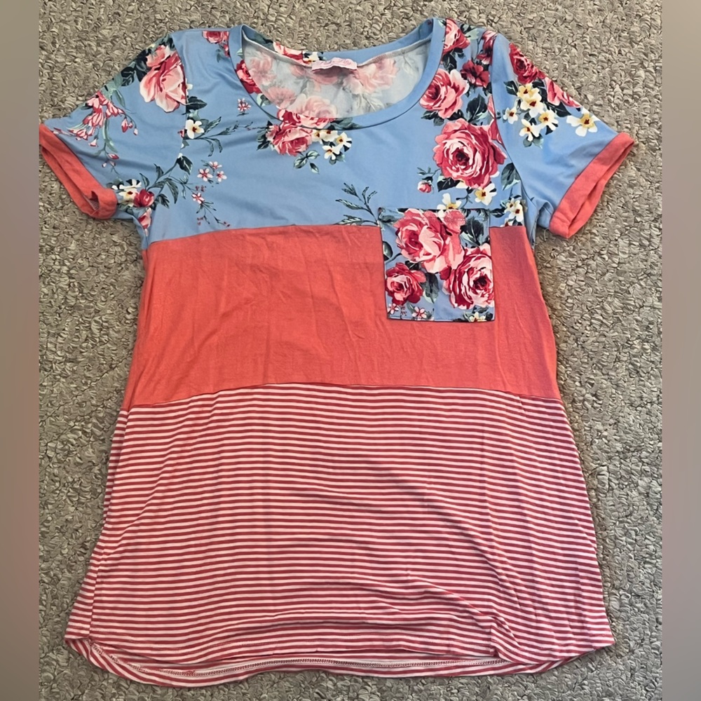 Pink Lily Floral T-shirt Size Small
